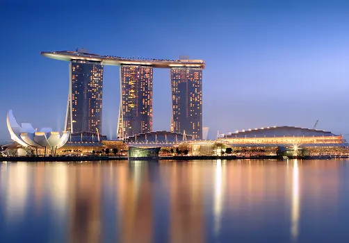 Marina Bay Sands — Iconic high-rise casino and resort in Singapore Marina Bay Sands towers and infinity pool in Singapore